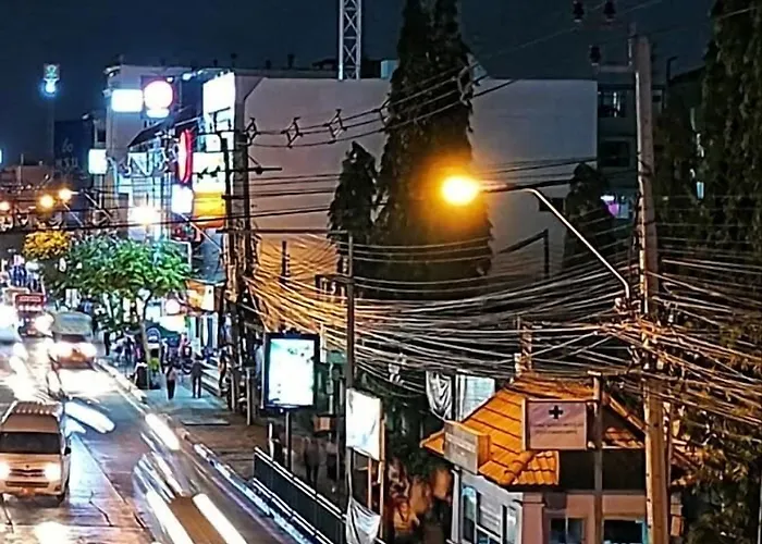 Отель типа "постель и завтрак" Pimthong Place Бангкок